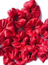 Charger l'image dans la galerie, Satin scrunchies